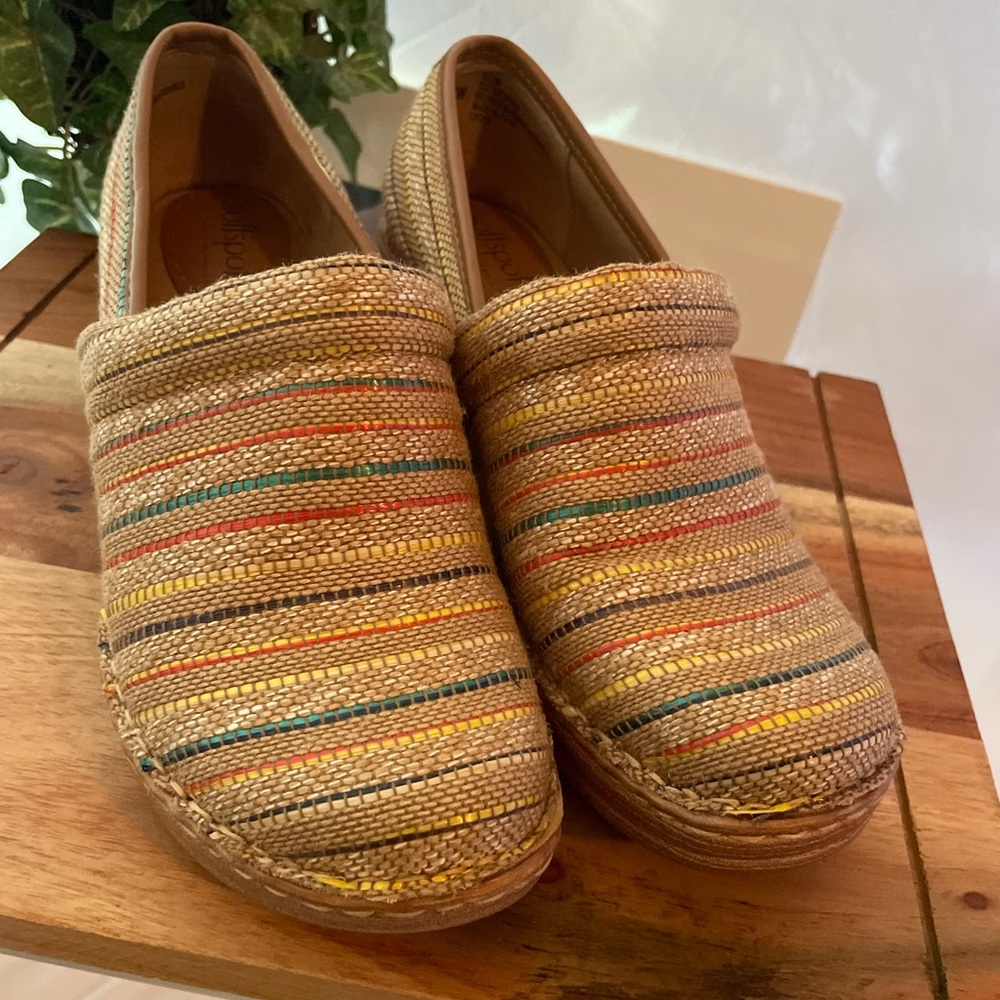 NWOB Softspots PILLOWTOP TECH Tan Textile Clogs Women's Size 7M